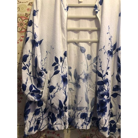 Chico's Women's SZ 3 Zip Up Lightweight Jacket w/Pockets, white and blue - Picture 6 of 6